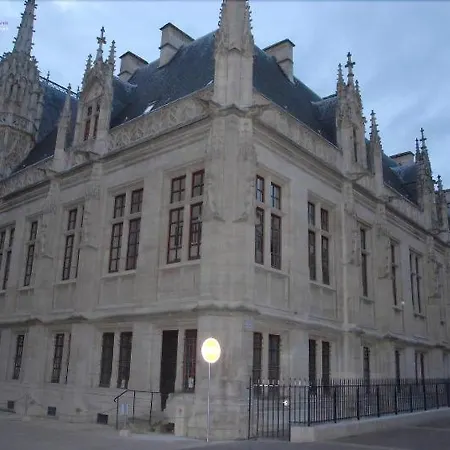 Des Arcades Szálloda 2*