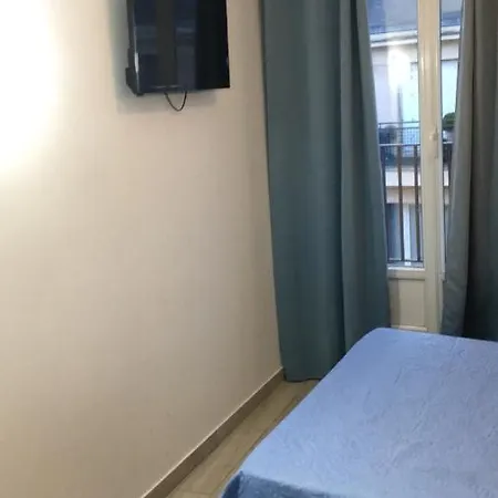 מלון Des Arcades 2*