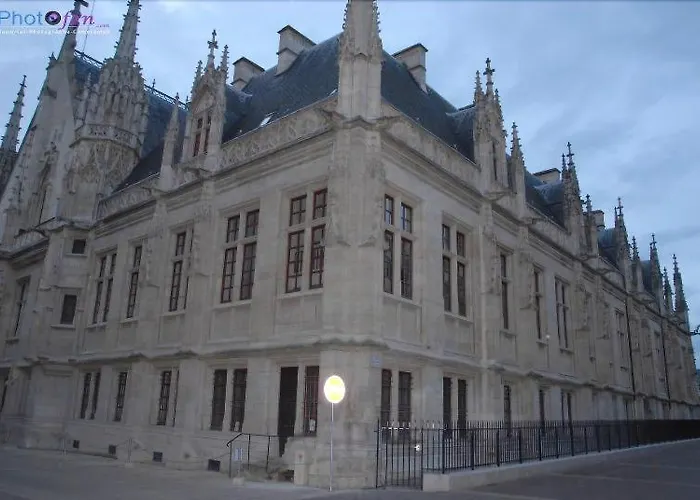 Des Arcades 酒店 2*