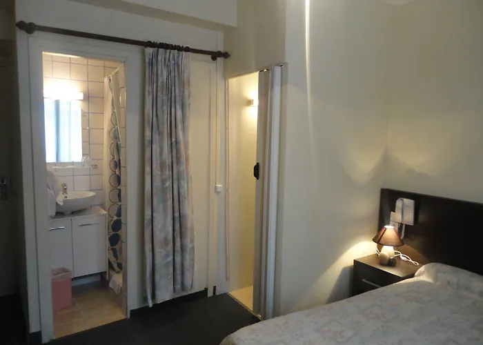 Des Arcades מלון 2*