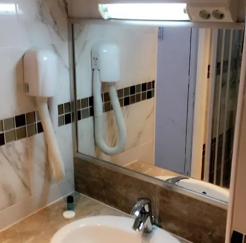 Des Arcades מלון 2*